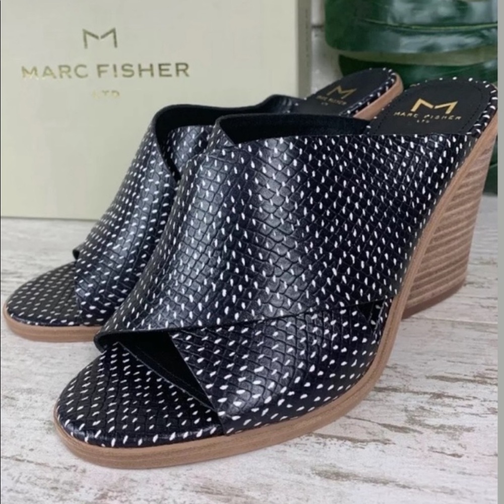Marc Fisher Volla Black Snake Embossed Sandal w original box